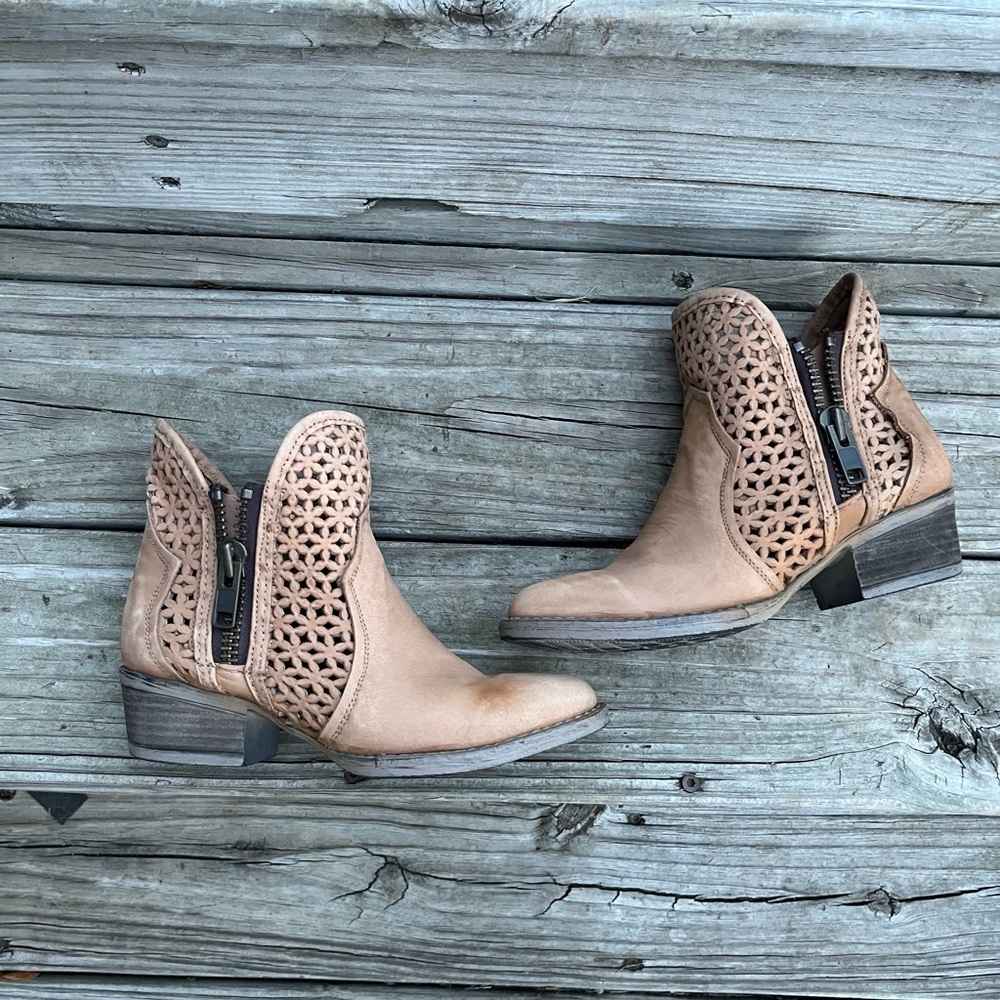 Circle G By Corral Western Ankle Zipper Booties size 6.5 - Picture 3 of 5